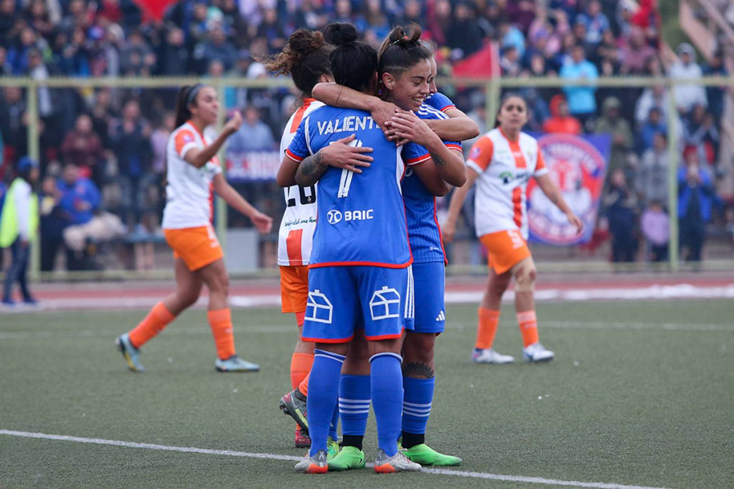 Jugadoras de Universidad de Chile celebran un gol en el triunfo sobre Cobresal en el Campeonato Nacional Femenino de Primera División.