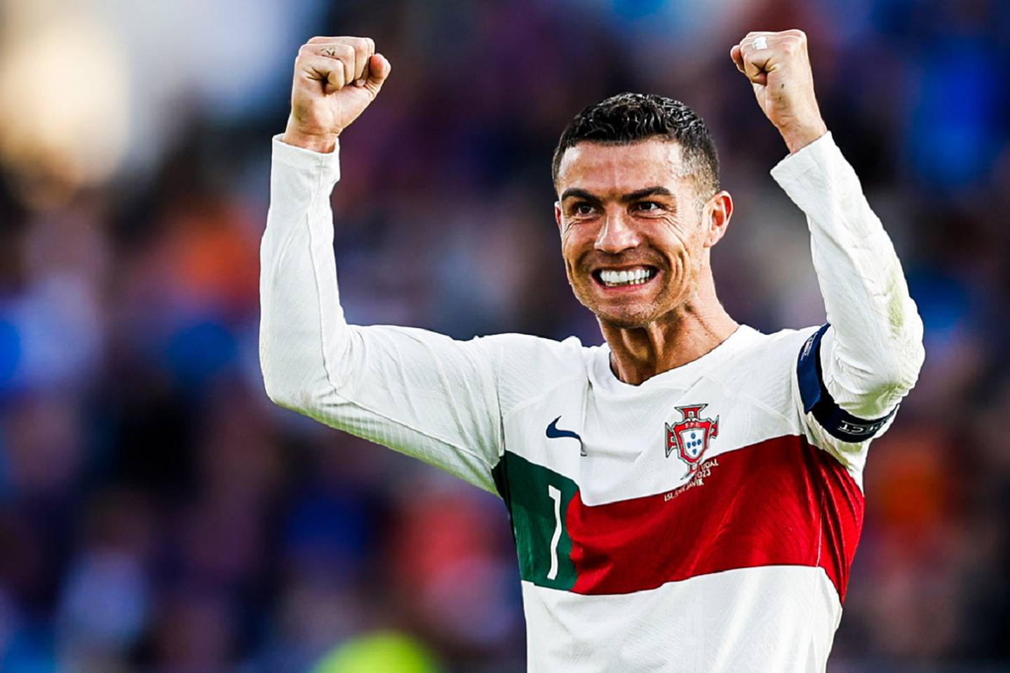 Cristiano Ronaldo en primer plano festeja su gol ante Islandia.