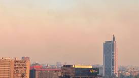 Humo por todo Santiago: Sigue estas recomendaciones ante toxicidad del aire por incendio forestal