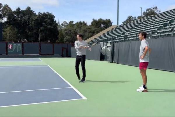 VIDEO | ¿El heredero? Roger Federer le hace clases a joven promesa del tenis mundial