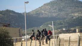 VIDEO | 18 migrantes muertos tras masivo paso en la frontera de Melilla, España