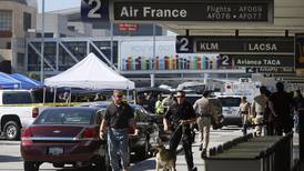 Aeropuerto Internacional de Los Angeles suspendió todos sus vuelos por persona con un arma de fuego