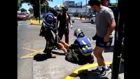 VIDEO | Agreden violentamente a Bomberos mientras acudían a un accidente de tránsito