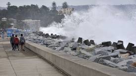 Armada de Chile emite aviso por posibles marejadas en borde costero