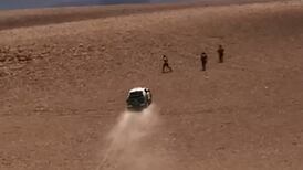 VIDEO | Registran persecución policial en pleno desierto de Atacama que terminó en balacera