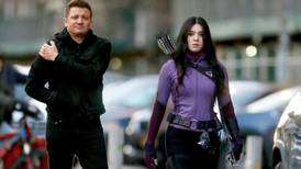 Jeremy Renner, actor tras Clint Barton, detalla su rol junto a la nueva protagonista de "Hawkeye"