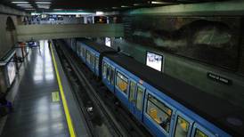 Metro de Santiago suspende servicio en cinco estaciones de Línea 2 por persona en la vía: Revisa aquí rutas alternativas