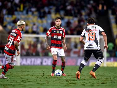 Más importante que Arturo Vidal: Erick Pulgar pasó de estar cortado a ser clave en Flamengo