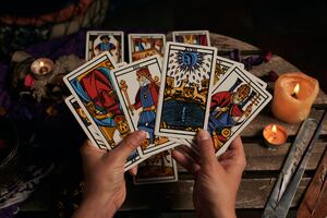 Tarot: ¿Existen cartas que sean más negativas y más positivas?