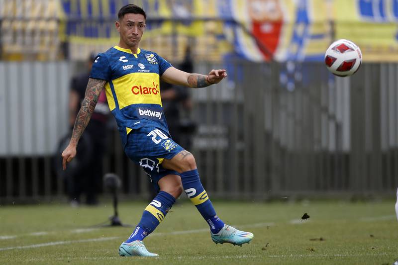 Echemanía? Dos equipos mexicanos se pelean a Rodrigo Echeverría tras su  salida de Everton – En Cancha