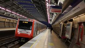 Manifestación en Metro de Santiago obligó a suspender el servicio en dos estaciones