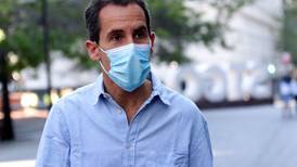 [VIDEO] Hasta con manotazo en la cabeza: "funan" a alcalde Felipe Alessandri en plena calle
