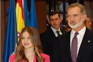 La princesa Leonor y la infanta Sofía a un mismo tratamiento que las hace ver diferente