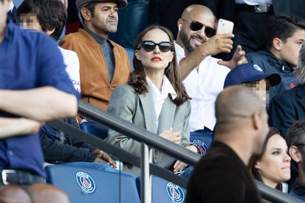 Natalie Portman reaparece en un partido de futbol, tras rumores de infidelidad de su esposo