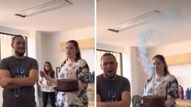 Video| Mujer confunde vela de cumpleaños con una de revelación de género, asusta a su novio y se viraliza