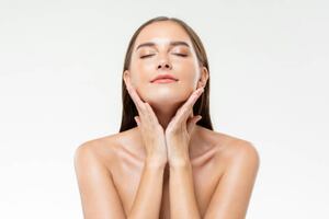 Mascarilla con vaselina para tener una piel de porcelana