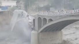 VIDEO | Puente Colapsó en Pakistán por derretimiento de un glaciar tras temperaturas de 50 grados