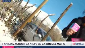 Nieve jugó una mala pasada a equipo de CHV Noticias: Camarógrafo sufrió caída durante despacho en vivo