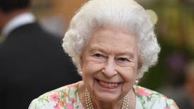 El ataúd de la Reina Isabel II es visto por primera vez envuelto en el estandarte real de Escocia
