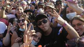 "La variante Deltapalooza": El poco uso de mascarillas entre los asistentes a Lollapalooza Chile 2022