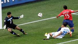 VIDEO | Se cumplen 12 años del histórico gol de Jean Beausejour por La Roja en Sudáfrica 2010