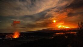 VIDEO | Ríos de lava: Mira cómo sigue saliendo magma del volcán Mauna Loa en Hawái