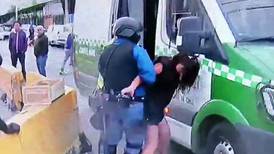 VIDEO | Violencia en el Mercado Lo Valledor: Mujer disparó contra guardias para evadir control