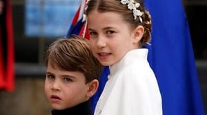 La princesa Charlotte recuerda constantemente el protocolo al príncipe George