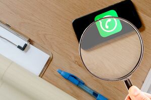 ¿Te están espiando? Aprende cómo saber si WhatsApp activó la cámara sin tu permiso