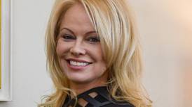 Amor en confinamiento que da frutos: Pamela Anderson se casó en secreto con su guardaespaldas