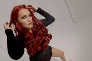 Dulce María revive look de “Roberta” para la gira de RBD