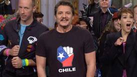 Desde una polera a un sketch a lo "Jappening con ja": Estos fueron los guiños de Pedro Pascal a Chile en "SNL"