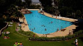 Ola de calor en Santiago: ¿Cuáles son los horarios, precios y cómo subir a la piscina Tupahue?