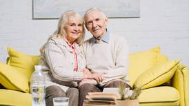 Bonos para adultos mayores: ¿Cuáles son y qué requisitos piden?