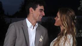 Un histórico del fútbol: Joaquín Niemann recibió el saludo de un ganador del Balón de Oro por su matrimonio