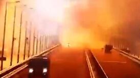 VIDEO | Camión bomba estalla en puente ruso: Hay al menos tres personas fallecidas