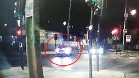 VIDEO | La Reina: Conductora atropelló a delincuente para evitar encerrona