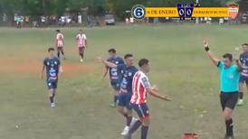 VIDEO | La patada más suave en el fútbol paraguayo: casi le rompió la columna
