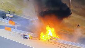 [VIDEO] Terrible accidente en la Fórmula 1 dejó a un vehículo partido por la mitad y en llamas