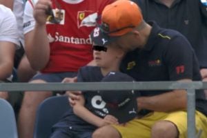 VIDEO | El momento en que un niño rompe en llanto por accidente de Checo Pérez en el GP de Hungría