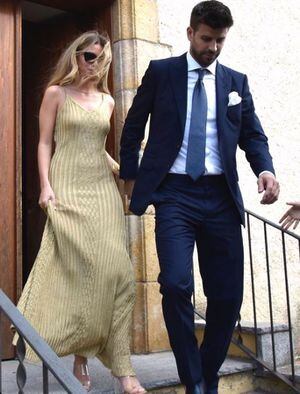 Critican a Clara Chía por su desalineado look en la boda del hermano de Gerard Piqué