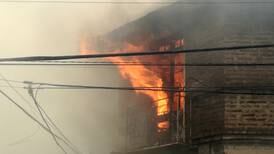 VIDEO | Un adolescente detenido y otro en riesgo vital deja voraz incendio en hogar de menores en Concepción 