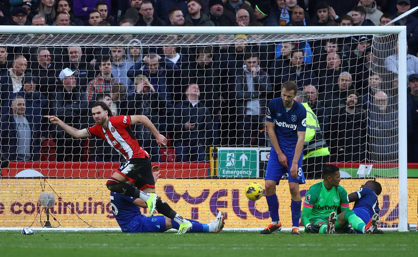 Ben Brereton celebra su primer gol en la Premier League con Sheffield United