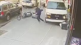 VIDEO | Caótica persecución de un camión que atropella a peatones en Brooklyn