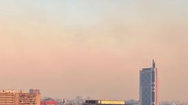 Tras incendio en Melipilla: Capitalinos reportan exceso de humo en Santiago