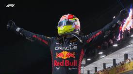 ¡Gigante! Checo Pérez aguantó a Max Verstappen y gana el Gran Premio de Arabia Saudita en Fórmula 1
