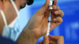 Efectividad de vacuna Sinovac en Chile: Previene en un 80% las muertes por COVID-19