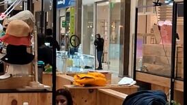 VIDEO | Nuevo asalto a mano armada en Mall Plaza Oeste: Trabajadores y clientes fueron amenazados