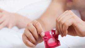 Aprueban ley que penaliza el retiro no consentido del condón: estas son las sanciones