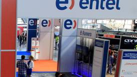 Usuarios de Entel reportan masiva falla del servicio en diferentes comunas: La empresa confirmó "intermitencia"